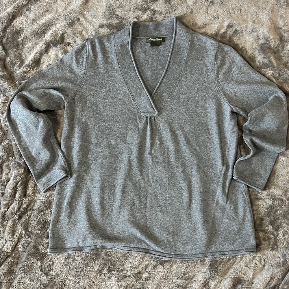 Eddie Bauer Women's V-Neck Sweater in Gray size XL